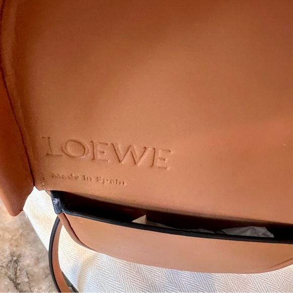 Loewe EUC MINI Leather Heel Pouch comes with box and dust bag - Picture 5 of 12